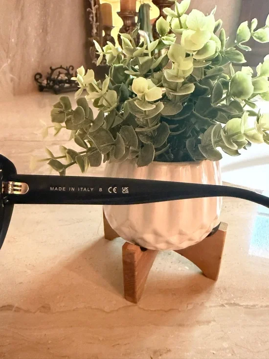 CHANEL Black Pearl-Embellished Cat-Eye Sunglasses with Gold CC - Picture 5 of 11